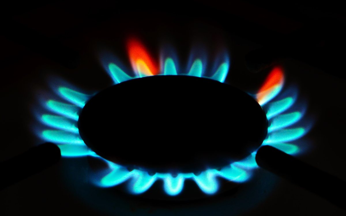 Professional-style gas range in a large kitchen, of the kind we repair in Walnut Creek homes