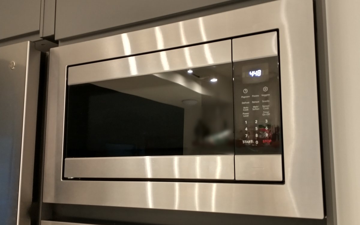 Built-in microwave oven set into a cabinet run, of the kind we repair in Walnut Creek homes